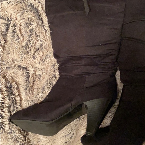 Thigh high black boots - Picture 3 of 6